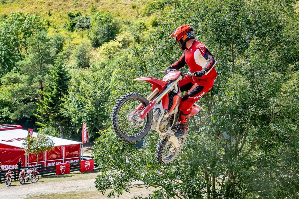 DUCATI: MX Experience Opens for UK Riders – Desmo450 MX Now in Dealerships