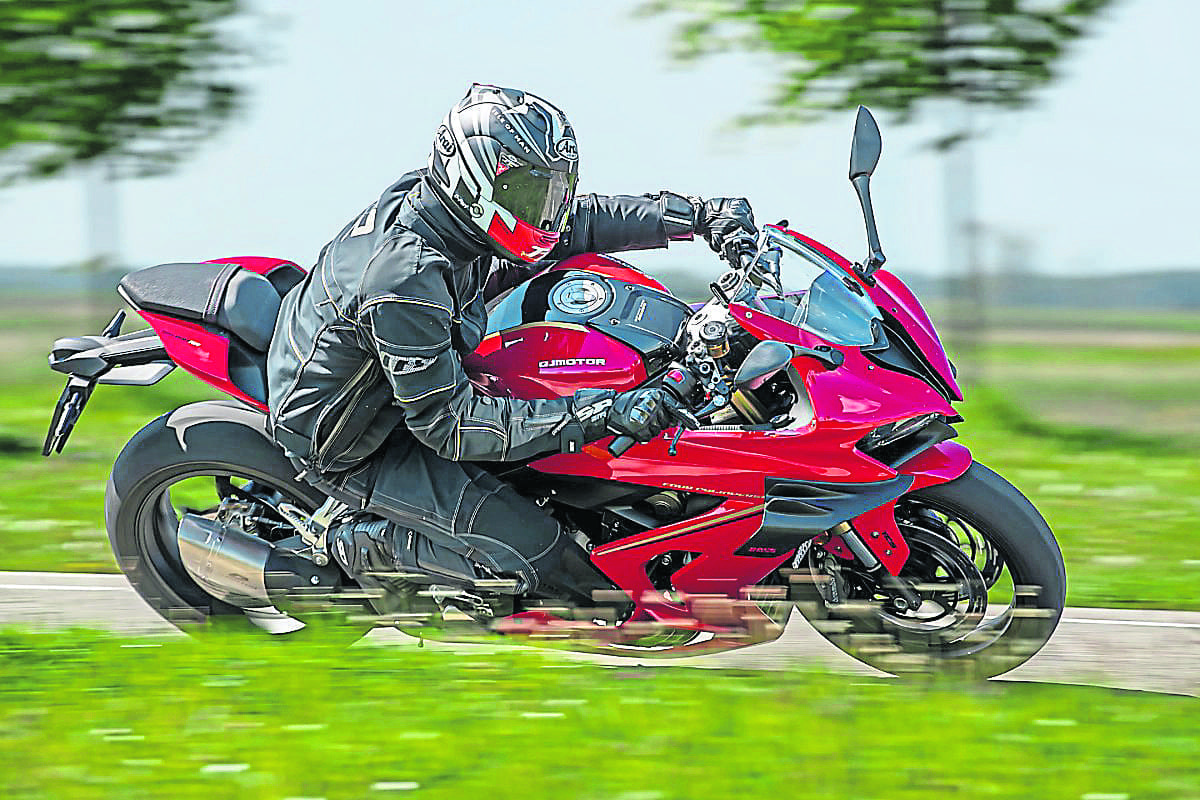 QJMotor SRK800 RR