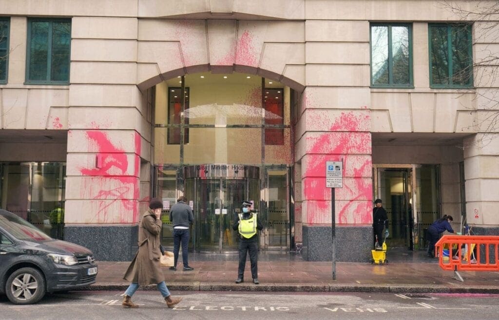 Anti-HS2 protesters vandalise Department for Transport offices