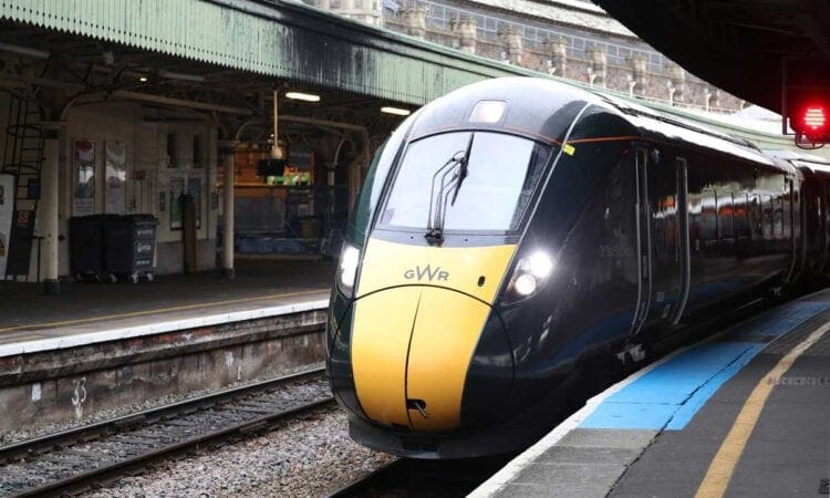 Hitachi 800 class train