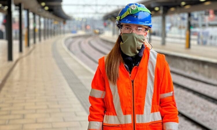 Hundreds of railway workers give up Christmas Day to carry out major track upgrade at Leeds station