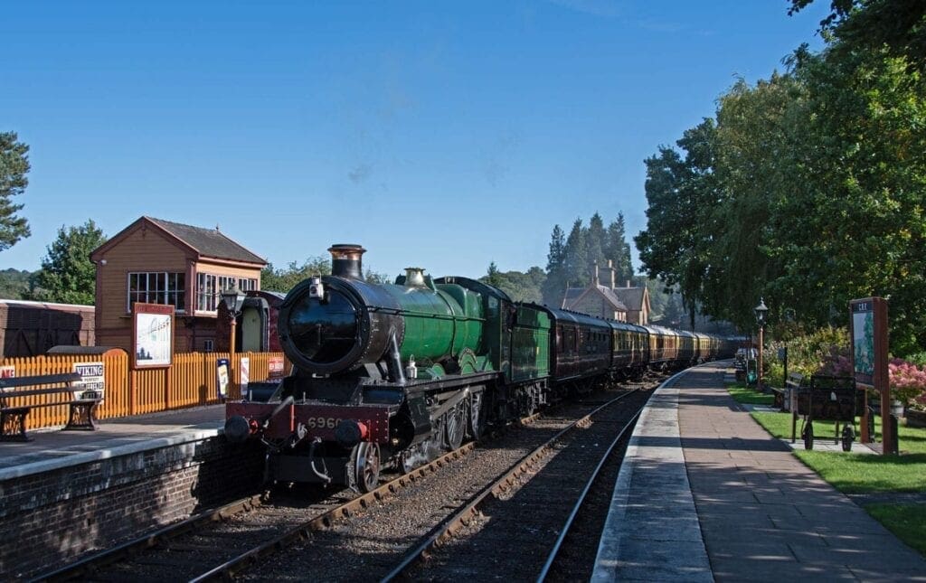 6960 Raveningham Hall runs through Arley.