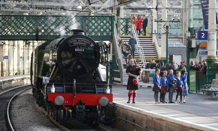 Flying Scotsman steams into Edinburgh to celebrate centenary
