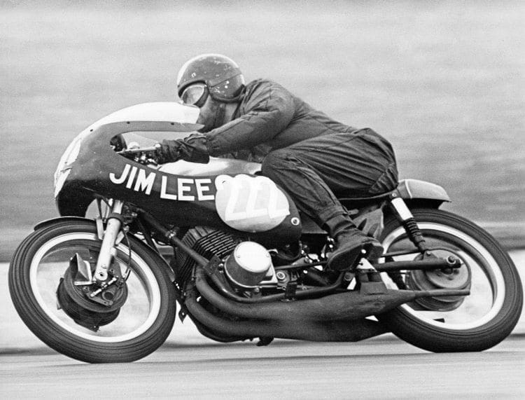 Mick Grant on the Jim Lee Yamaha