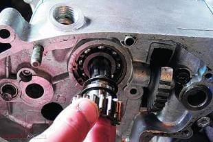 Triumph Trident T150V engine overhaul