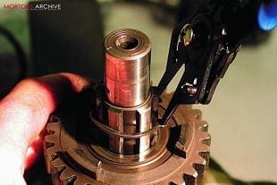 Suzuki GS750 classic motorcycle engine overhaul