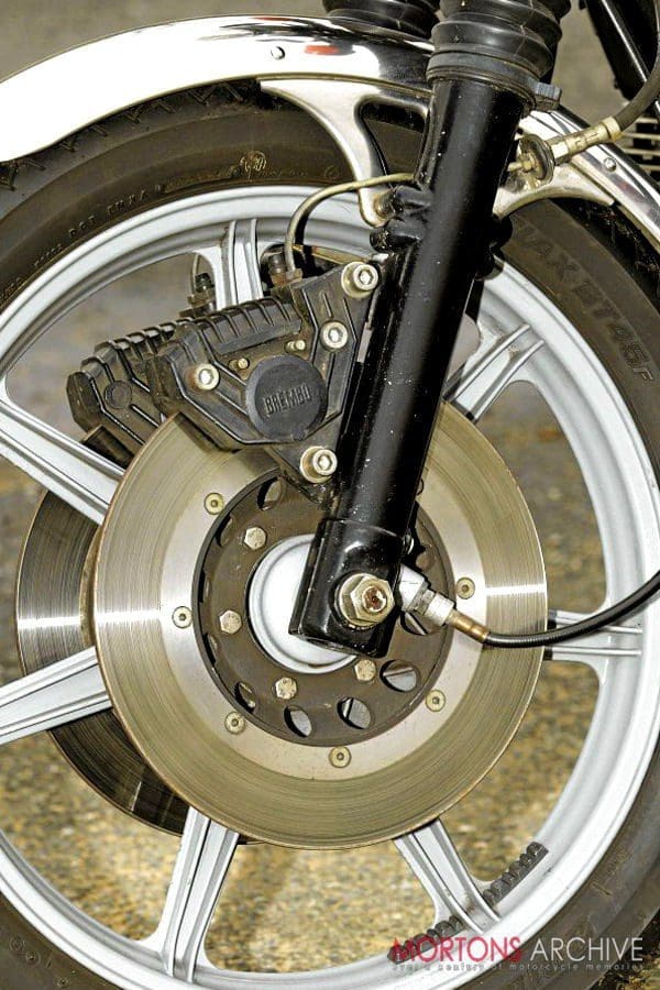 Suzuki RE5 v Norton Classic