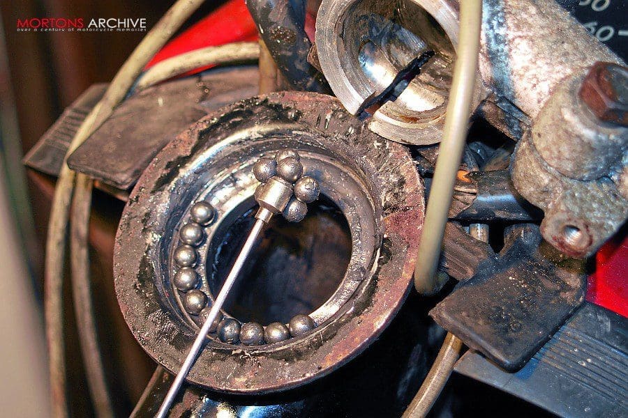 Steering head bearings