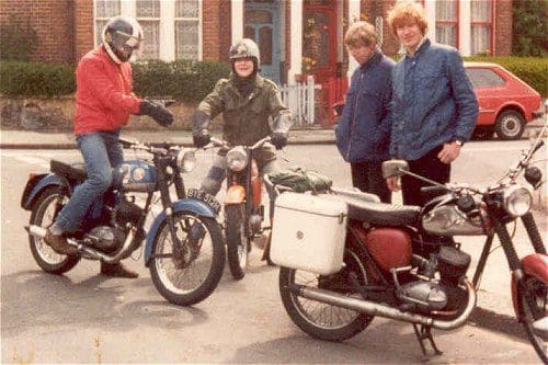 Before the off, Stephen and the BSAOC Bantam Posse admire his clean, tidy and well-kept D14. Note sticker-free zones on panniers...