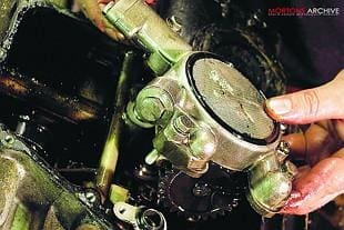 Honda CB750K2 motorcycle engine overhaul