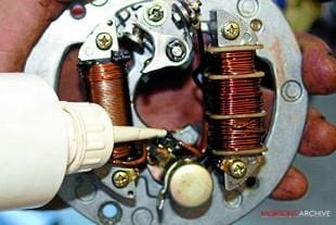 Lubricating magneto cam