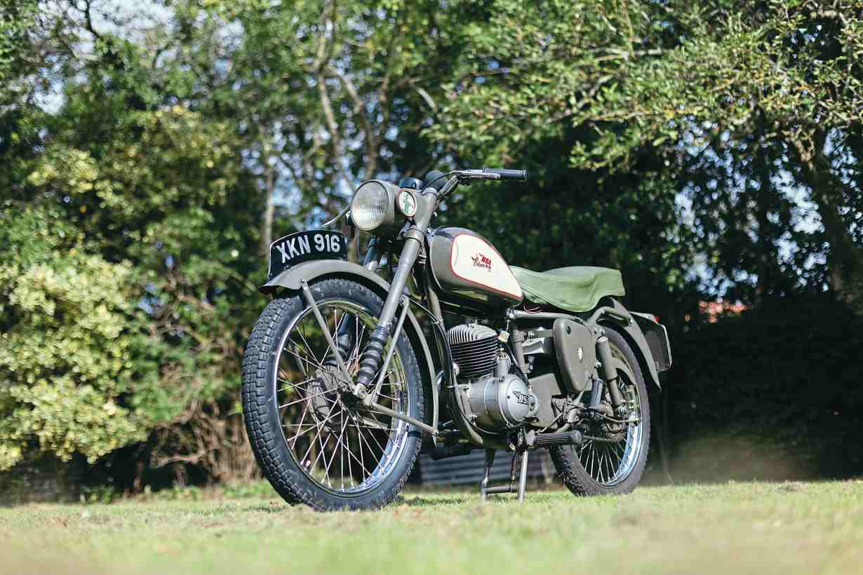 D3 Bantam Major was a bored-out D1, but with strengthened forks, 1956 swinging-arm frame, and more go through its three gears.