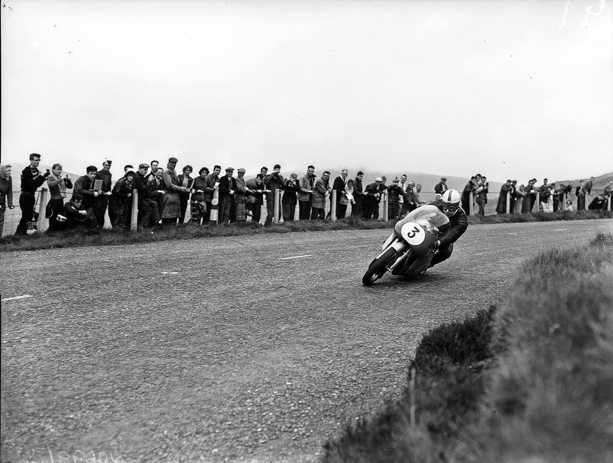 Archive: John Surtees wins the 1960 Senior TT