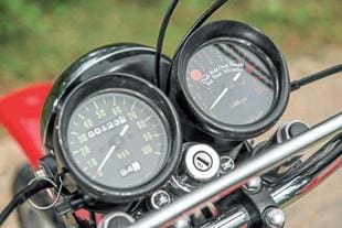 Kawasaki KE175 dials