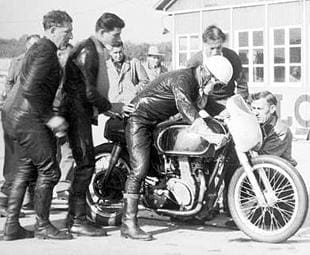 Georges Monneret at Montlhery 1952, pictured with Bill Doran and Pierre Monneret