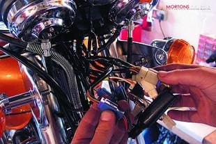 Suzuki GT750 two stroke triple motorcyckle overhaul