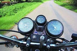 Suzuki GT750 two stroke triple motorcyckle overhaul