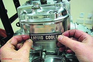 Suzuki GT750 triple two stroke workshop overhaul