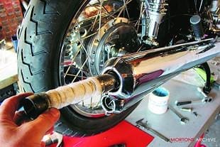 Suzuki GT750 triple two stroke workshop overhaul
