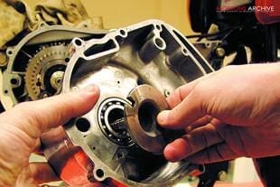 Suzuki GT750 motorcycle workshop rebuild