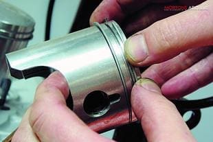 Suzuki GT750 triple two stroke workshop overhaul