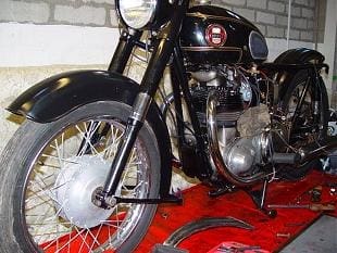 Ariel Huntmaster classic British motorcycle restoration