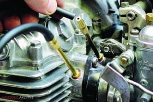 Balancing motorcycle carburettors