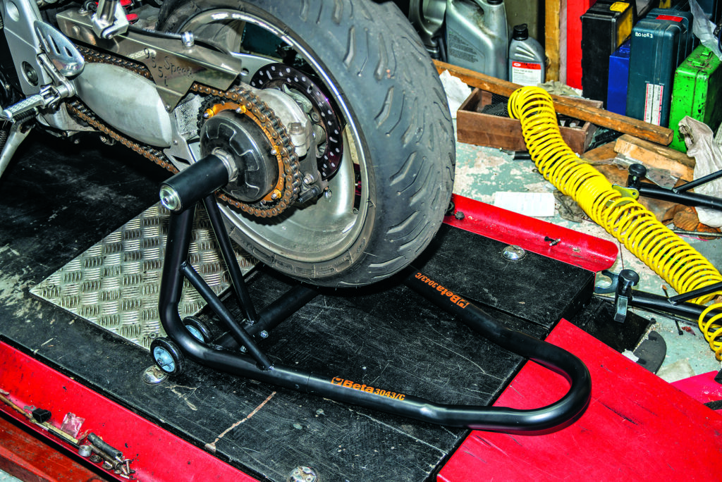 The old Triumph on the Beta stand - nice and solid!