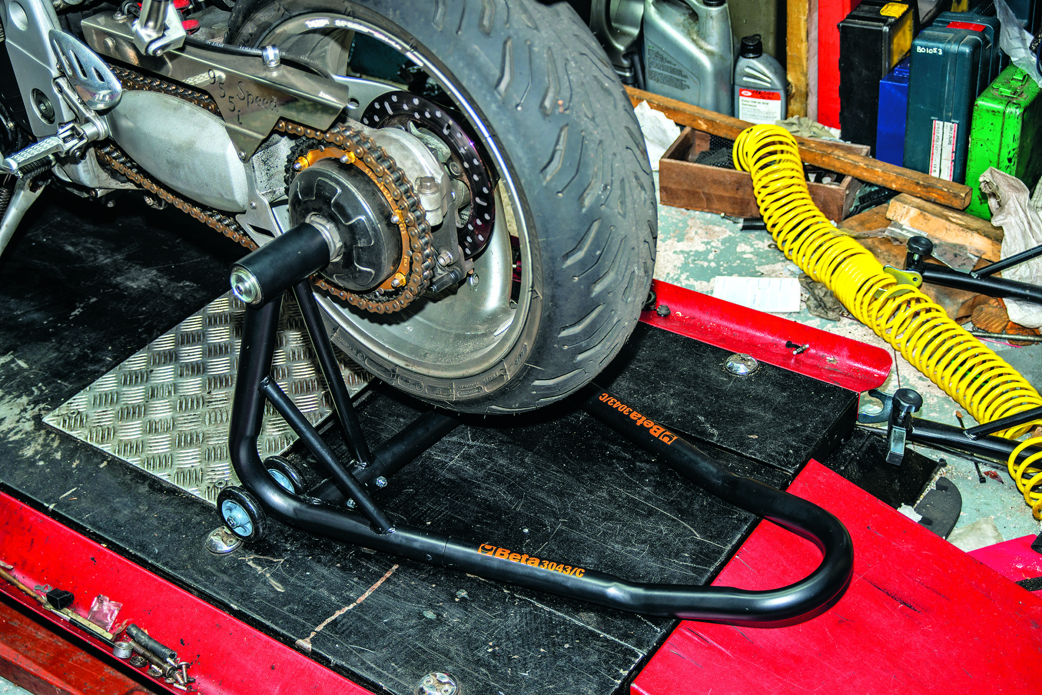 Beta vs Abba: Two Professional Motorcycle Stands Put to the Test ...