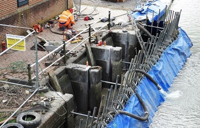 Caen Hill pumping station work