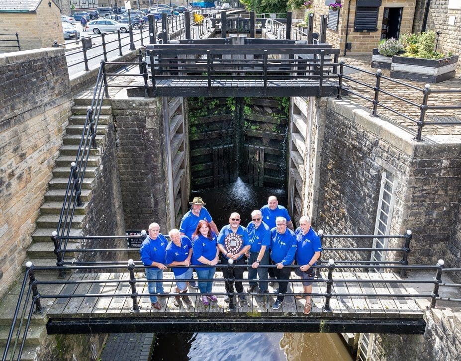 Picture shows the winning team from Tuel Lane Lock, Sowerby Bridge (L to R : Tim Holroyd, Andrew Cottrill,Cath Munn,Gary Gigan,Ian Kelshaw, Bob Laycock, Richard Parfitt,Mike Brennan and Pete Burton)