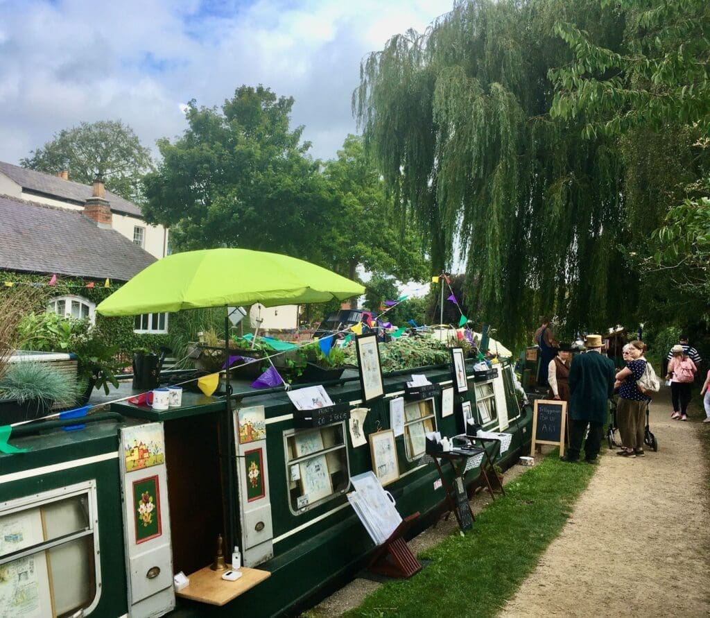 Canal traders along the towpath in the village