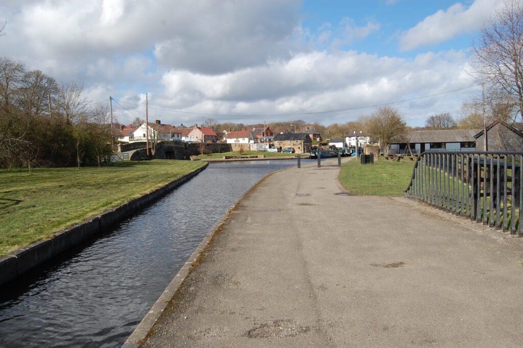 Pontycysyllte aqueduct looking towards Trevor Basin Photo- Janet Richardson