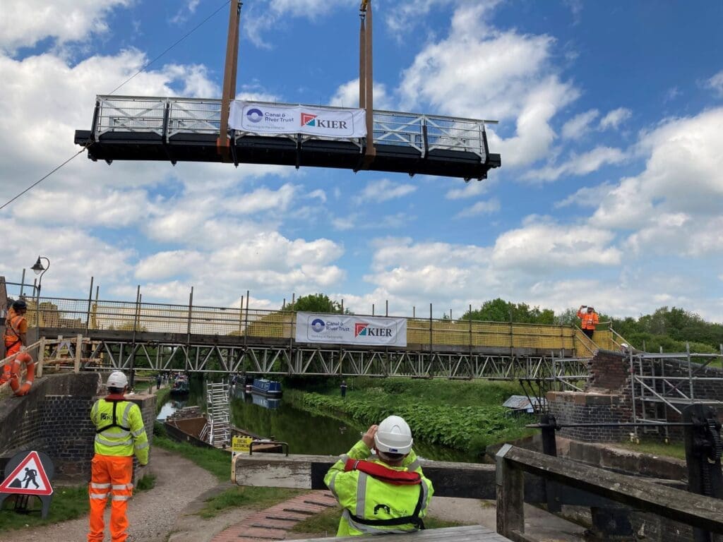 Middlewich Big Lock footbridge lift LR