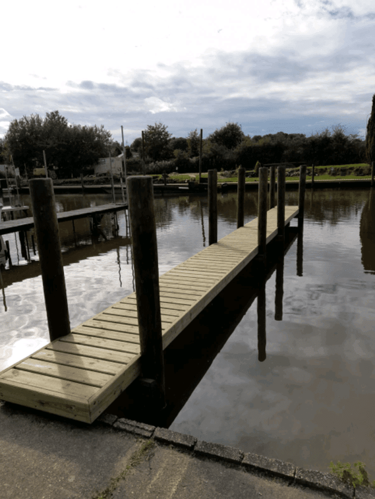 A new pontoon in the basin.