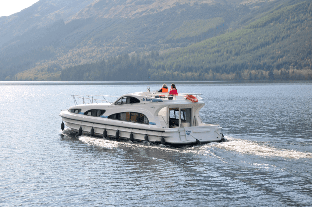 Le Boat cruiser on the Caledonian canal