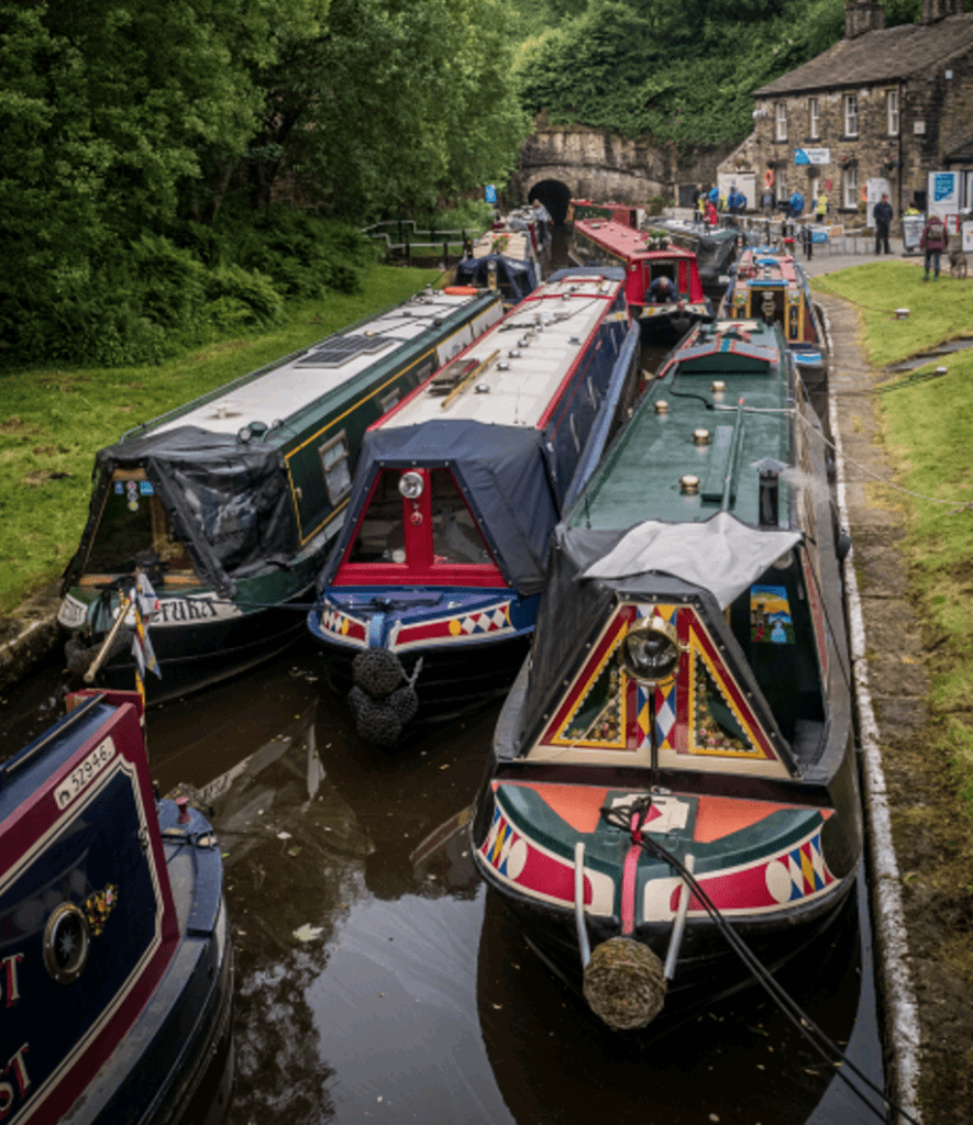 The Pennine Explorer cruise reaches Tunnel End, Marsden, in June 2017. 