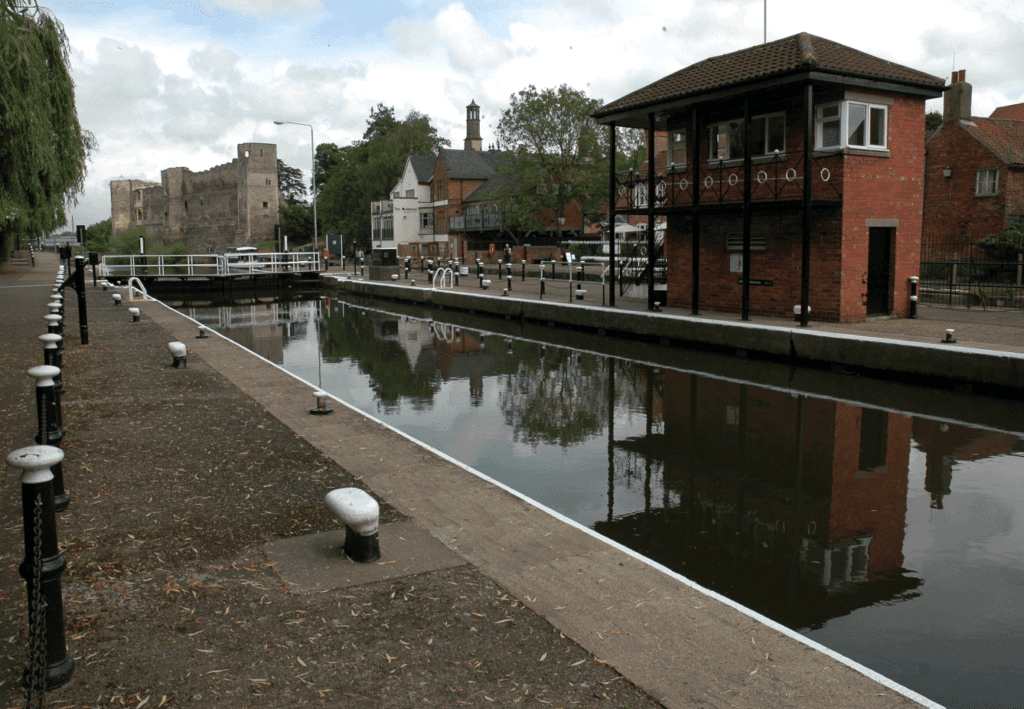 Newark Town Lock is due to have new gates