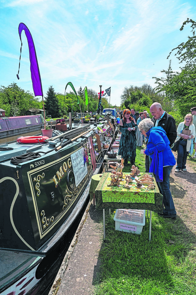Norbury, UK . 30th, April, 2022. Crowds enjoyed warm sunny weather on the first day of the Norbury Canal Festival being held for the first time in two years due to the pandemic. © Phil Pickin/ Alamy Live News