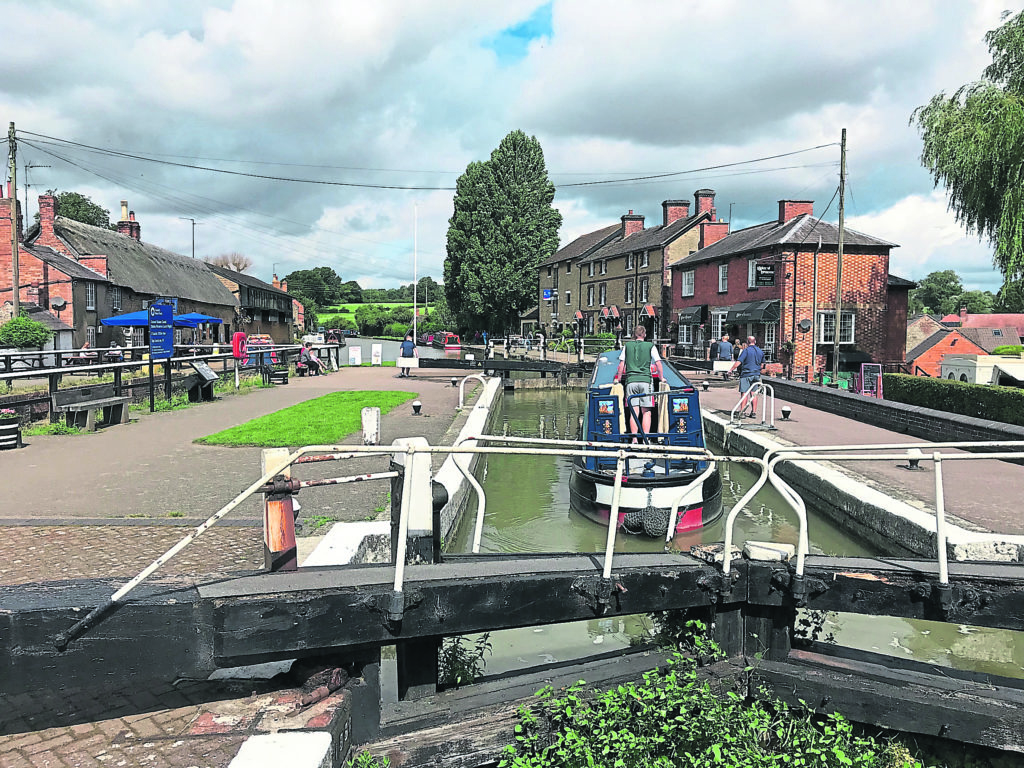 Top lock, Stoke Bruerne (c) Nicola Lisle