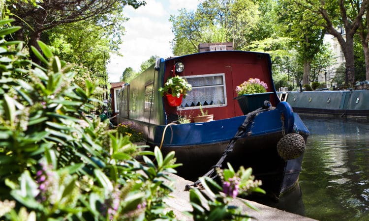 Narrowboat TikTokers show us their way of life