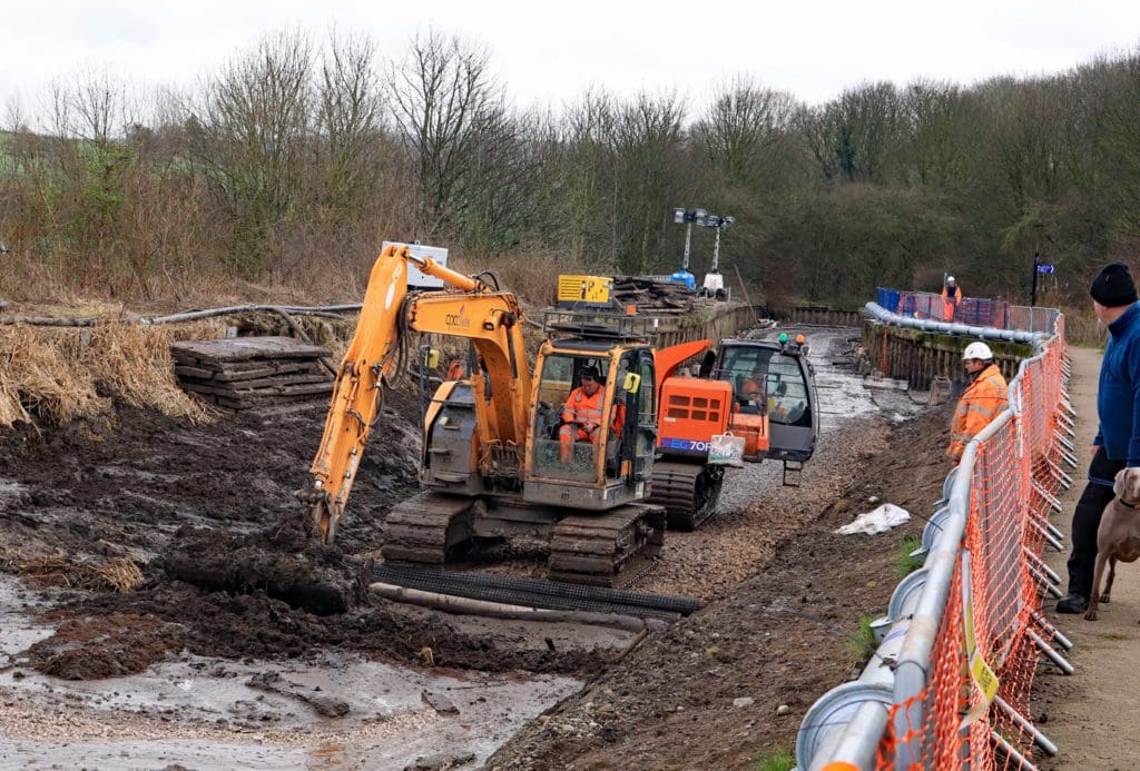Cw 7034 Silt being removed from Lune embankment 5.2.20