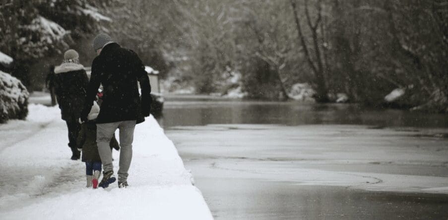 Wintery towpath walk along the Grand Union Canal