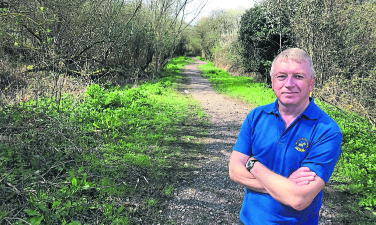 Canal volunteers improve popular path to Lacock