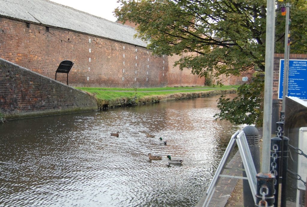 stourbridge canal historic buildings PHOTO: Janet Richardson