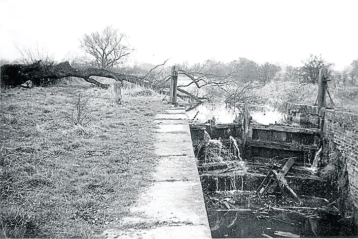 Sandhill Lock on the Pocklington Canal in 1959.