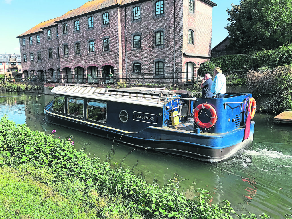 Kingfisher heading into the canal basin.