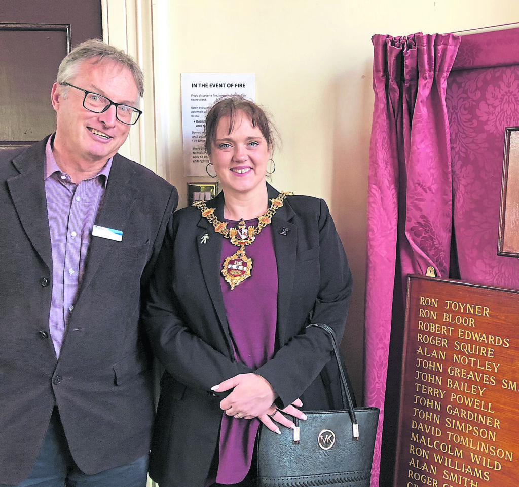 Canal & River Trust chief executive Richard Parry and the Mayor of Dudley, Coun Andrea Goddard, unveiling the Stourbridge Navigation Trust honours board.