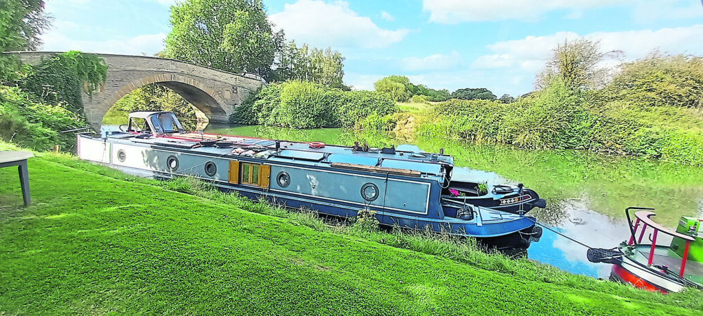 Narrowboat Ellis.