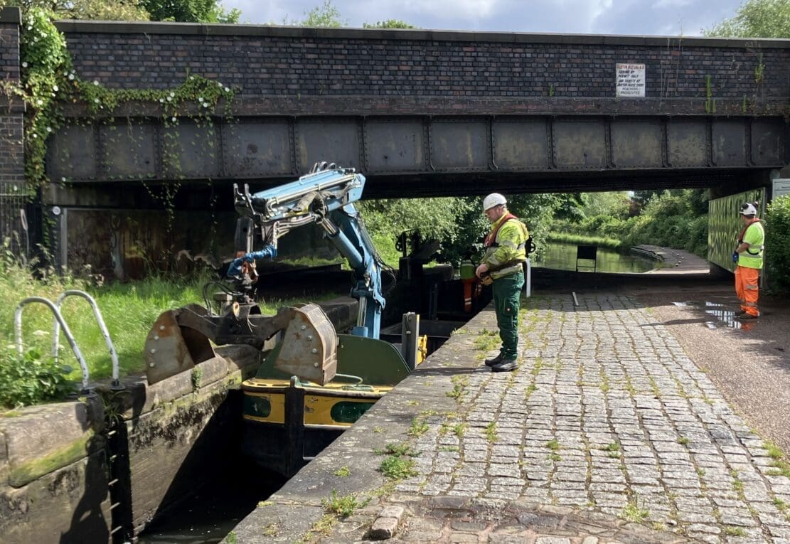 Dredgers remove tons of sediment from canal locks